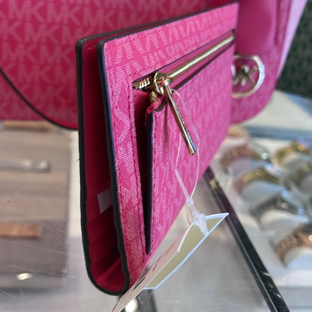 MICHAEL KORS
Reed Large Snap Signature Wallet
Electric Pink 
NWT - Picture 6 of 16
